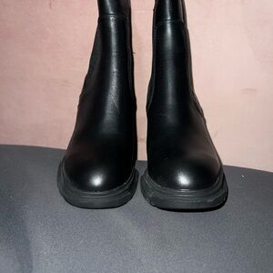 Steve Madden Black Ankle Boots Sleek Leather Design